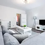 Dworcowa By Renters Apartment